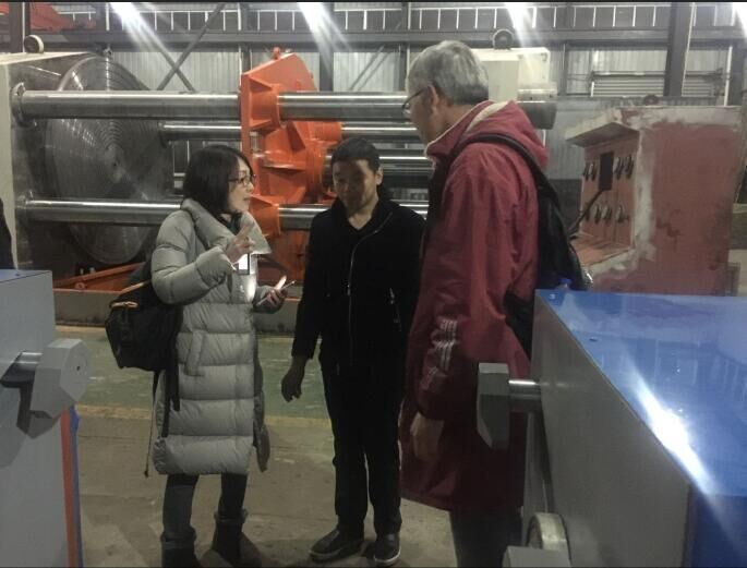 日本沢村閥門SAWAMURA VALVE質(zhì)檢部長來公司驗(yàn)收閥門試驗(yàn)臺(tái)。